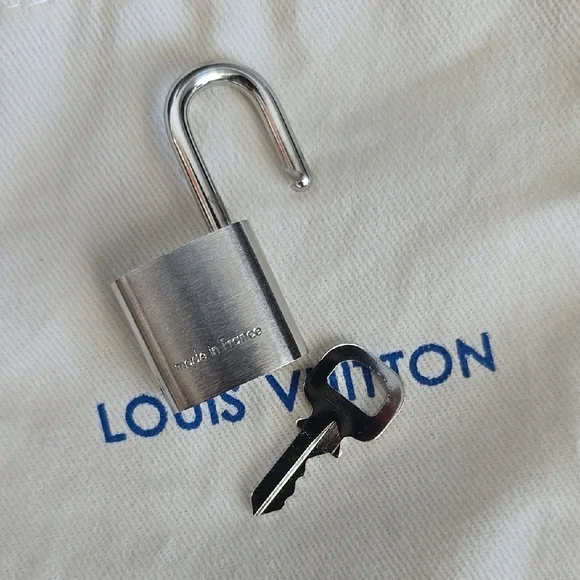 RARE Louis Vuitton Palledium Lock And Key 321 - Picture 8 of 9